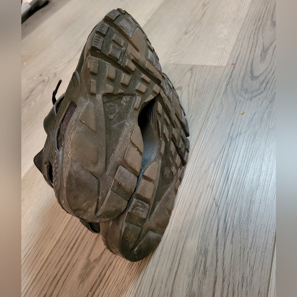 Nike 7Y triple black huaraches - Picture 5 of 5